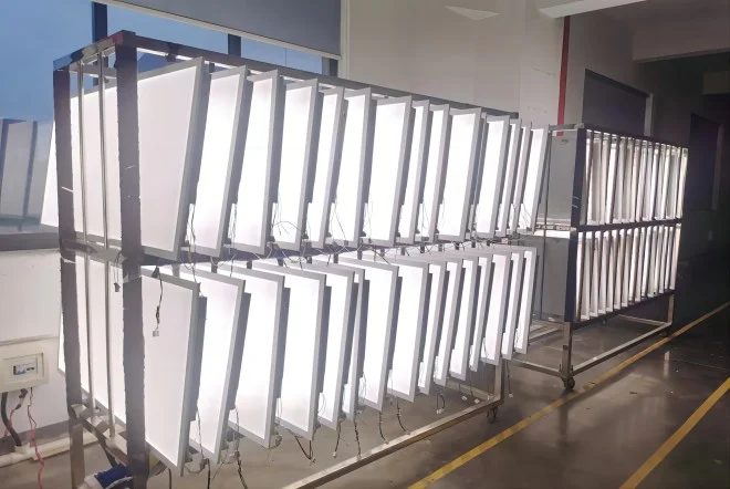 更多面板灯从马来西亚出货